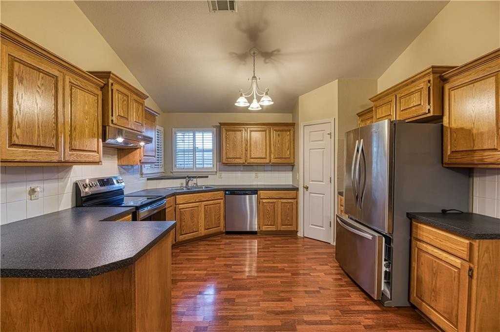 319 Sondra Dr - Photo 7 of 16