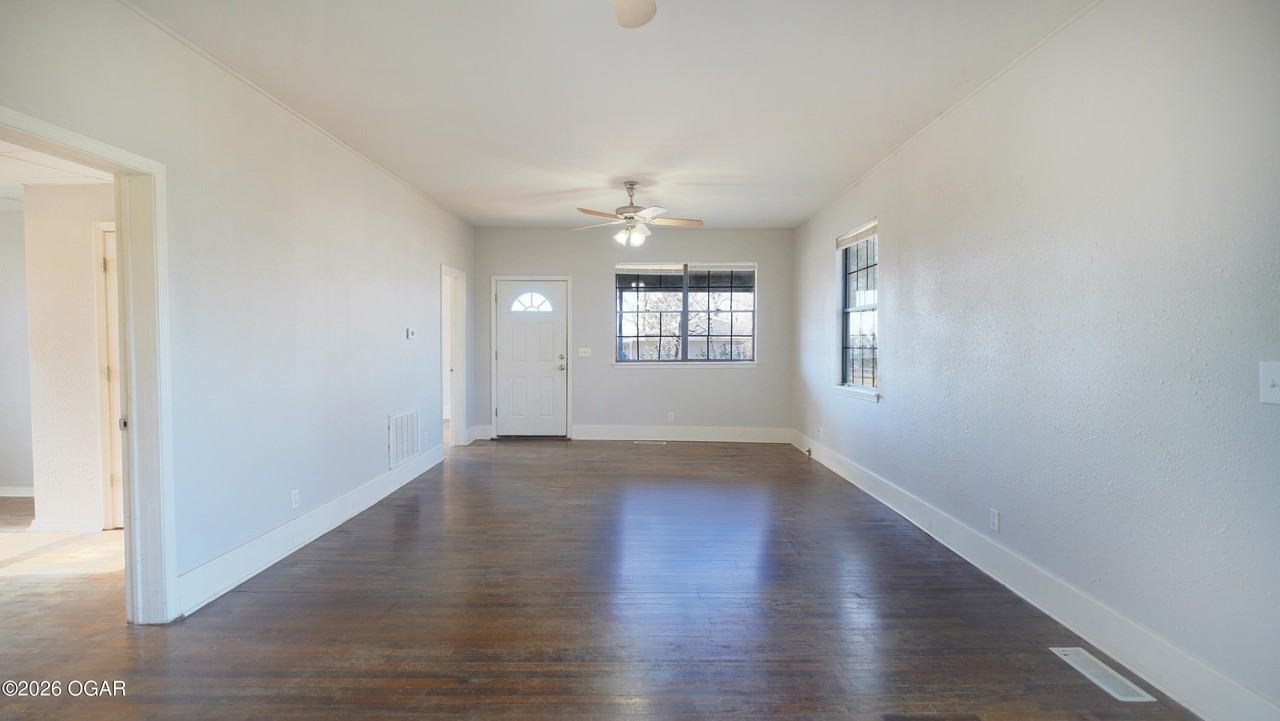 1529 S Jefferson St - Photo 3 of 16