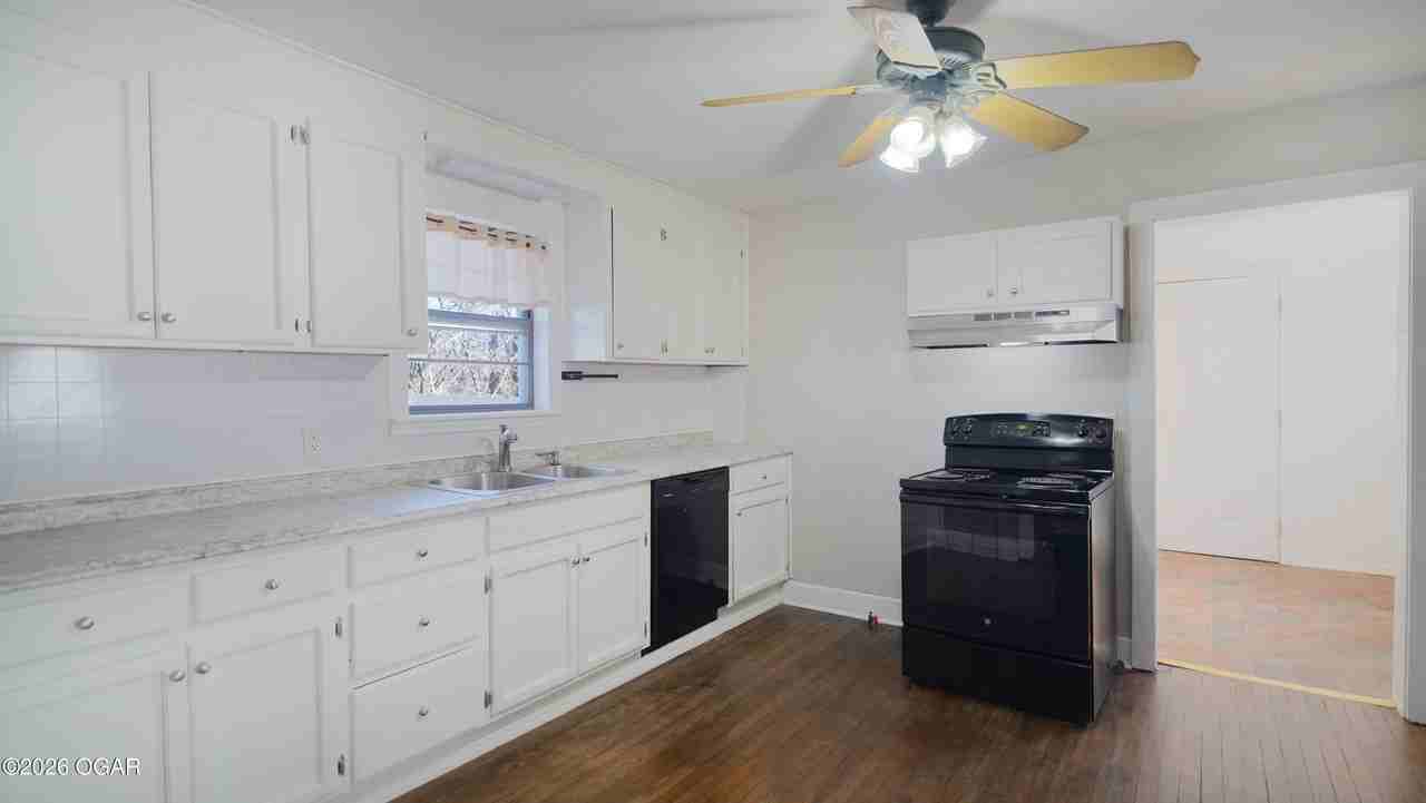 1529 S Jefferson St - Photo 4 of 16