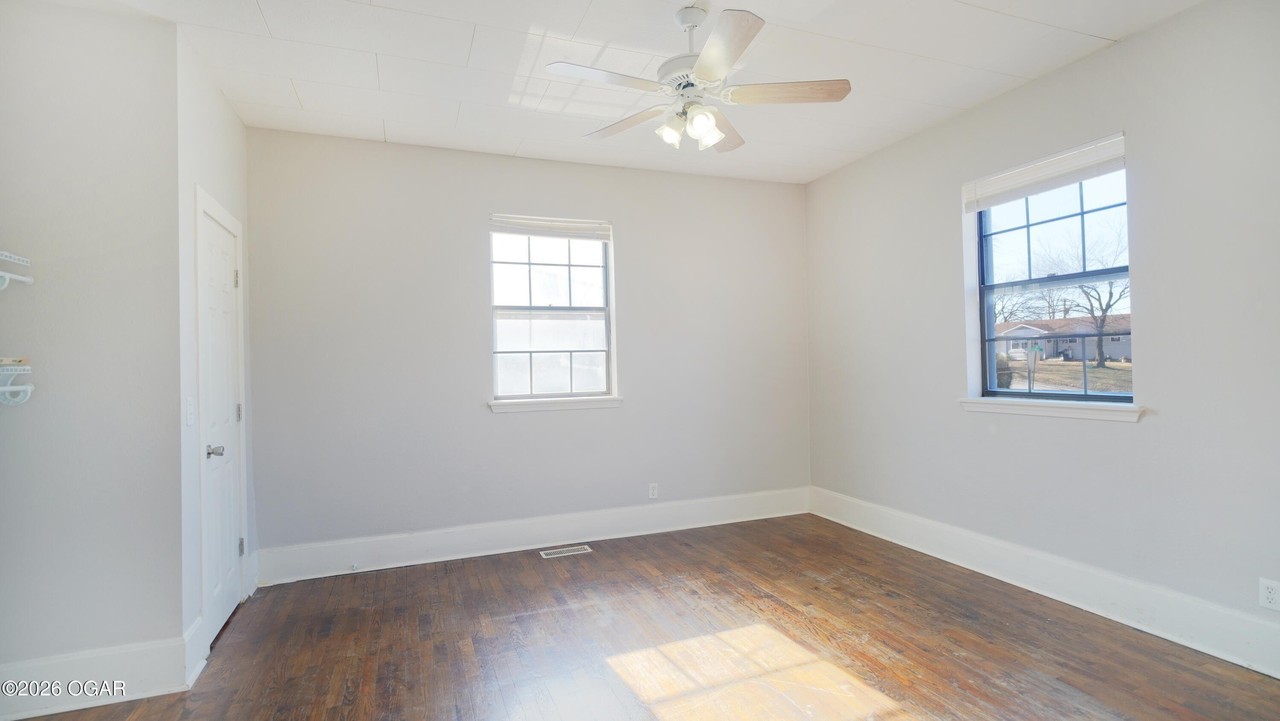 1529 S Jefferson St - Photo 6 of 16