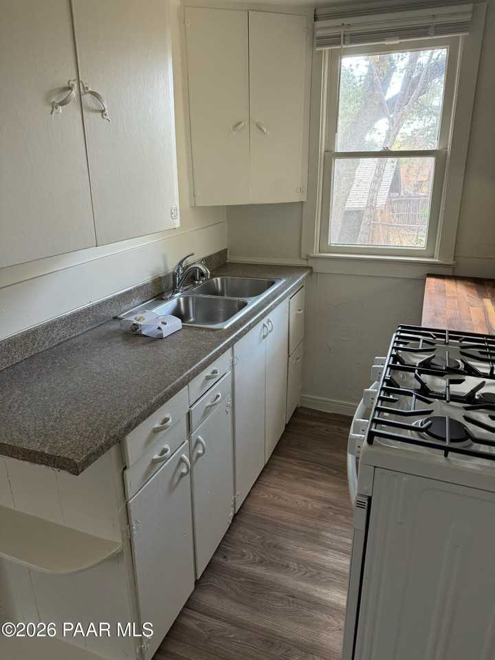 818 W Rosser St - Photo 7 of 7