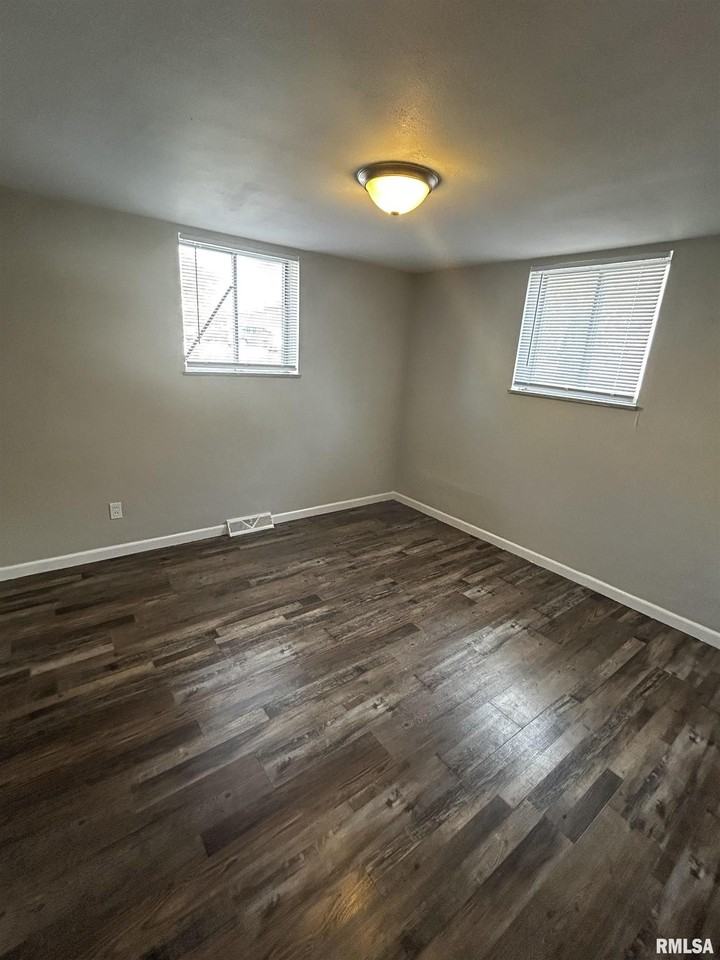 2611 W Wardcliffe Dr Apt B #B - Photo 2 of 12