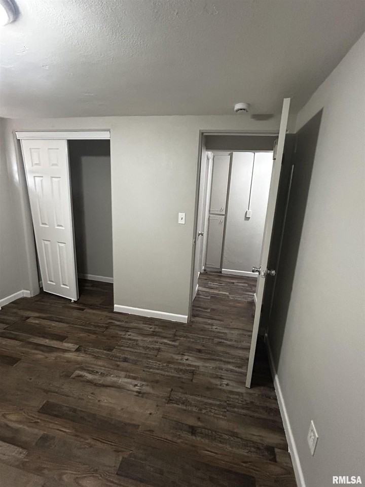 2611 W Wardcliffe Dr Apt B #B - Photo 3 of 12