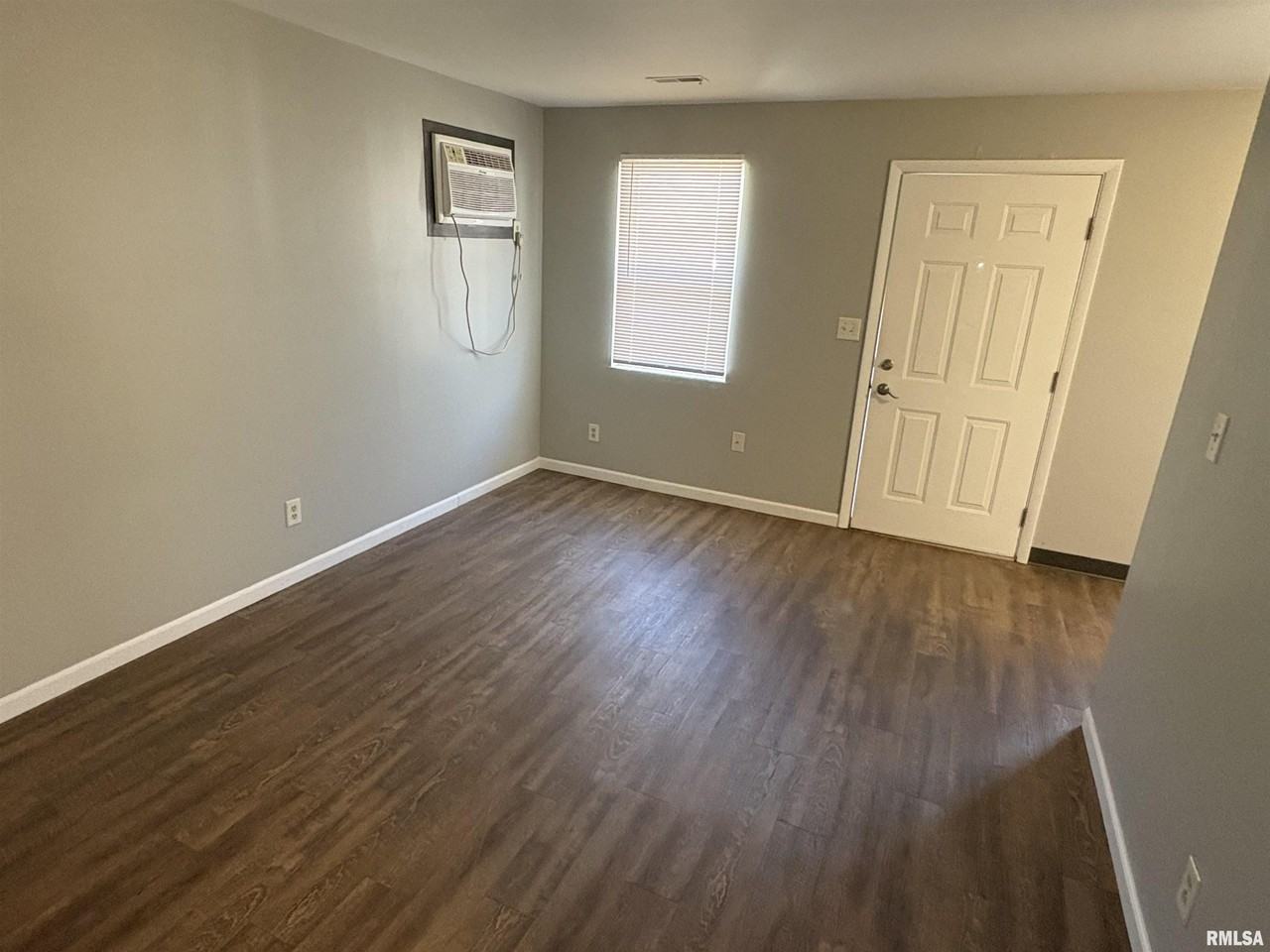 140 W Bluff St Apt A1 #A1 - Photo 6 of 15