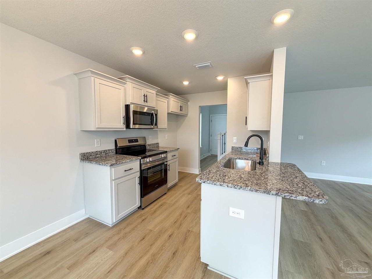 8049 Westpointe Ln - Photo 3 of 25