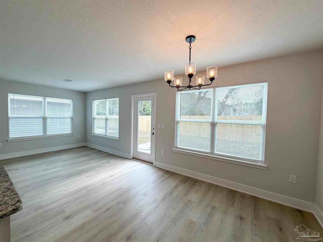 8049 Westpointe Ln - Photo 4 of 25