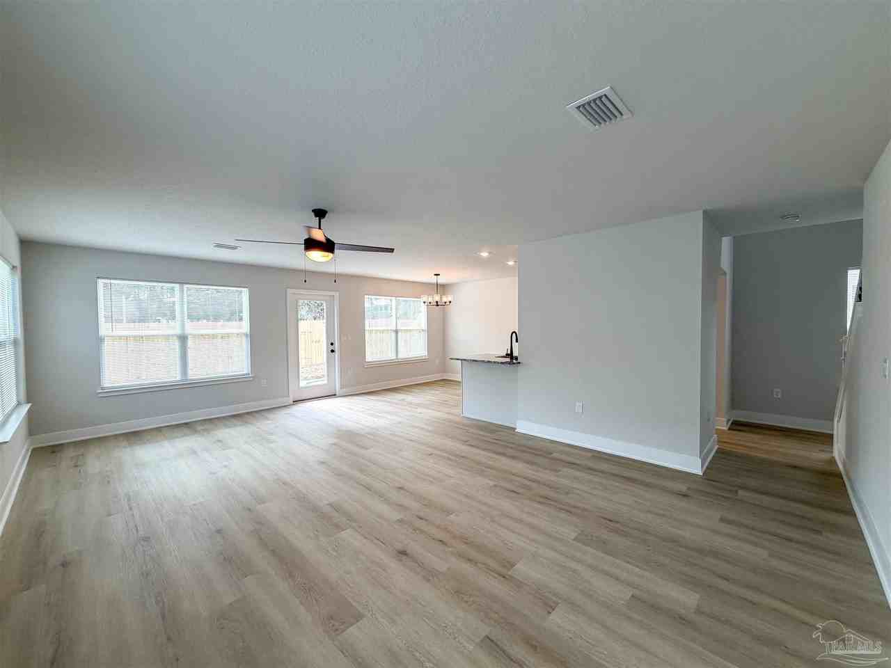 8049 Westpointe Ln - Photo 6 of 25