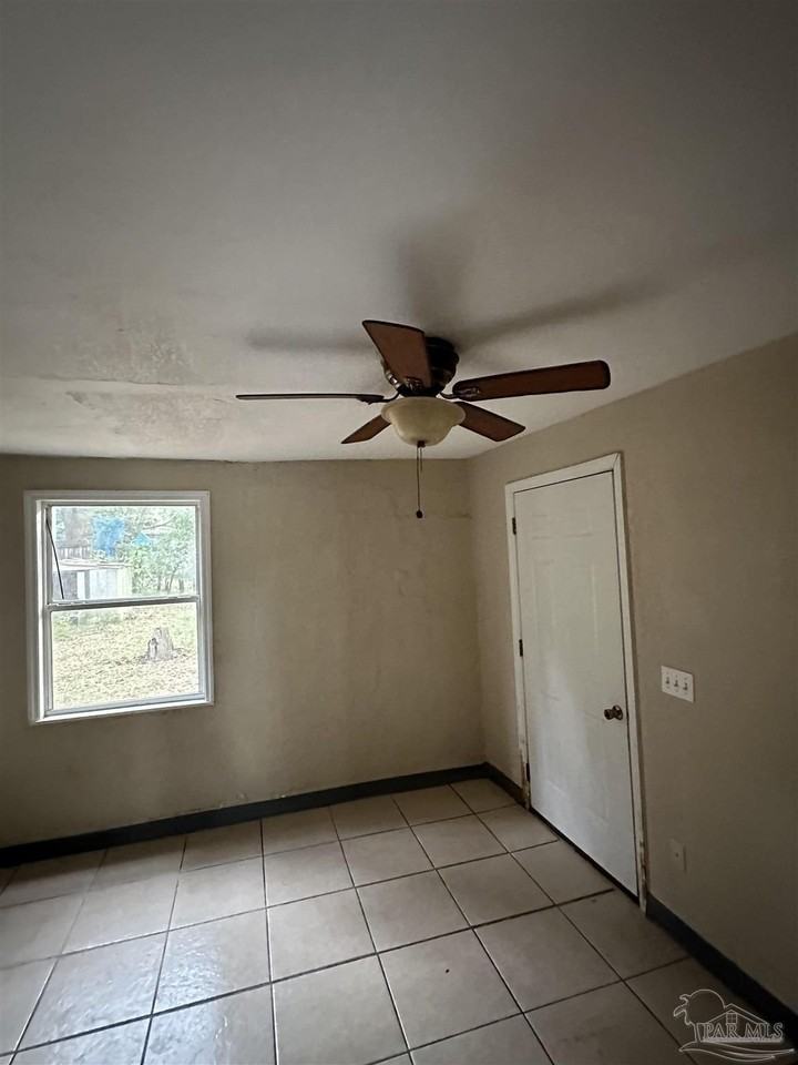 602 New York Dr - Photo 6 of 12