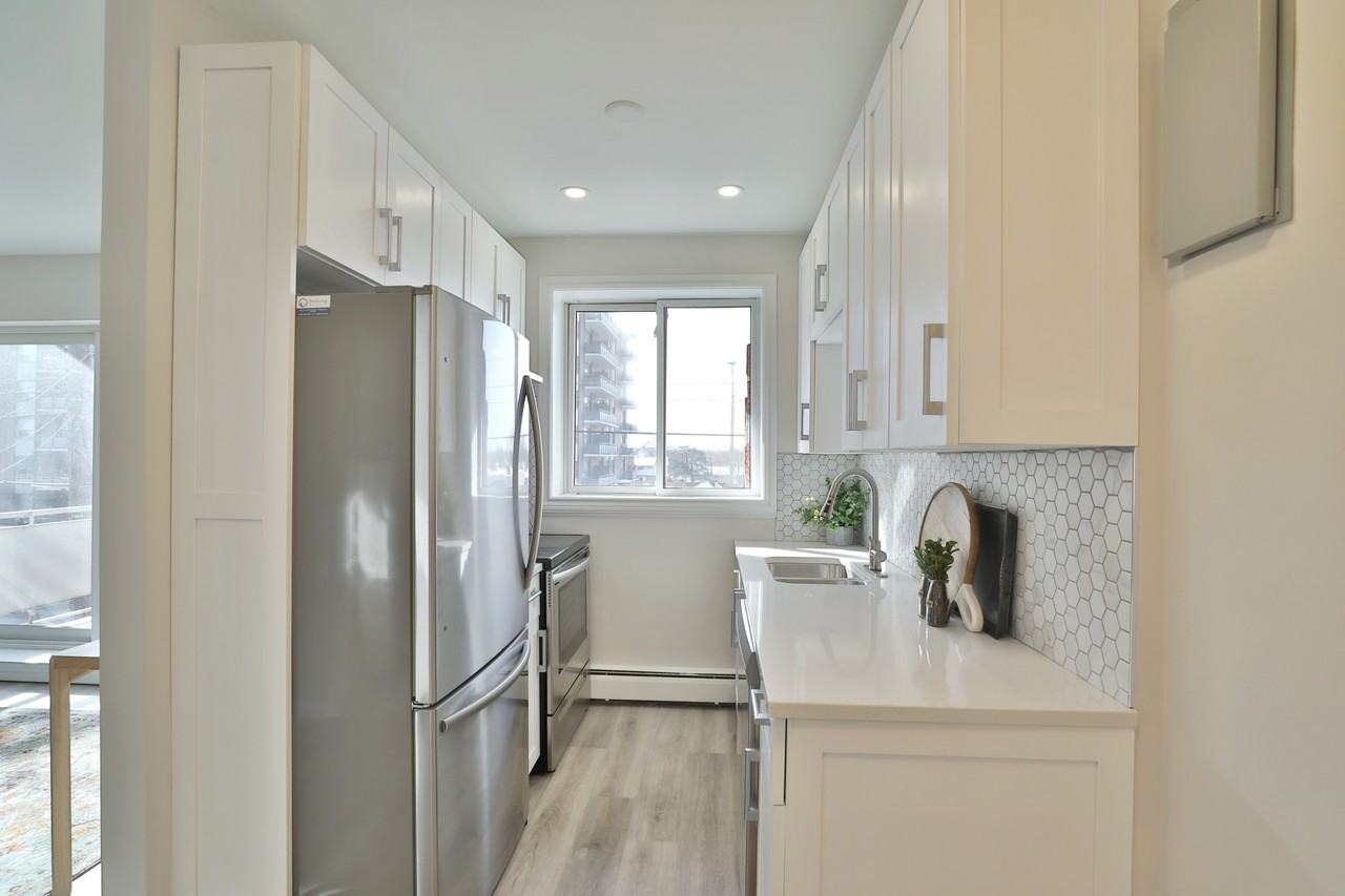 229 Mohawk Road East #3 - Photo 4 of 12