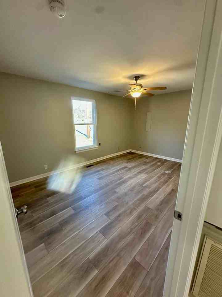 4823 Shadowlawn Dr - Photo 2 of 7