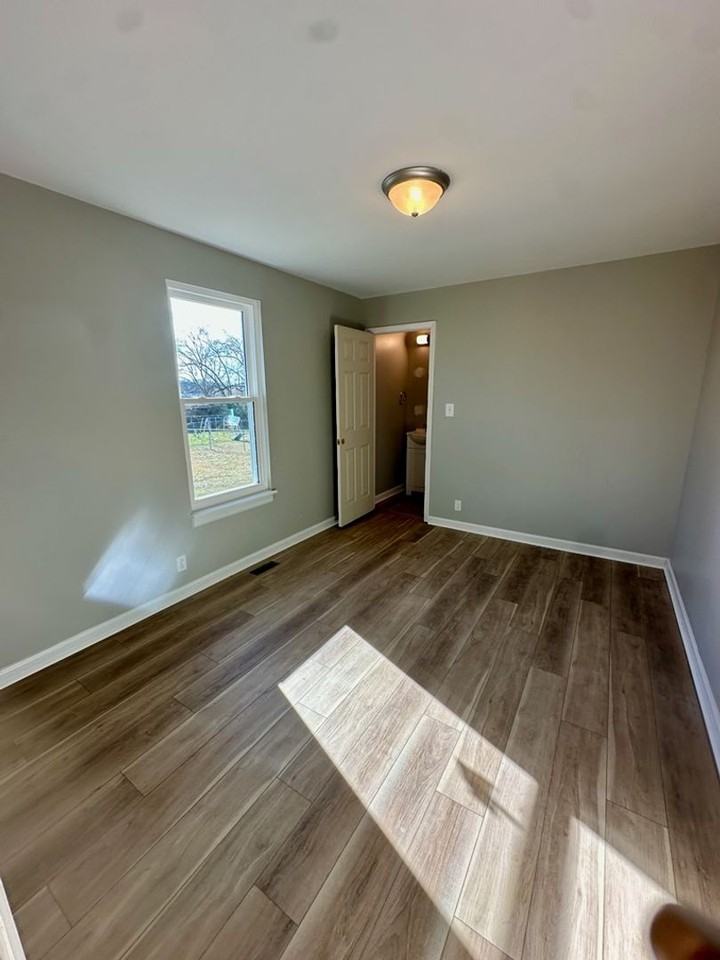 4823 Shadowlawn Dr - Photo 3 of 7