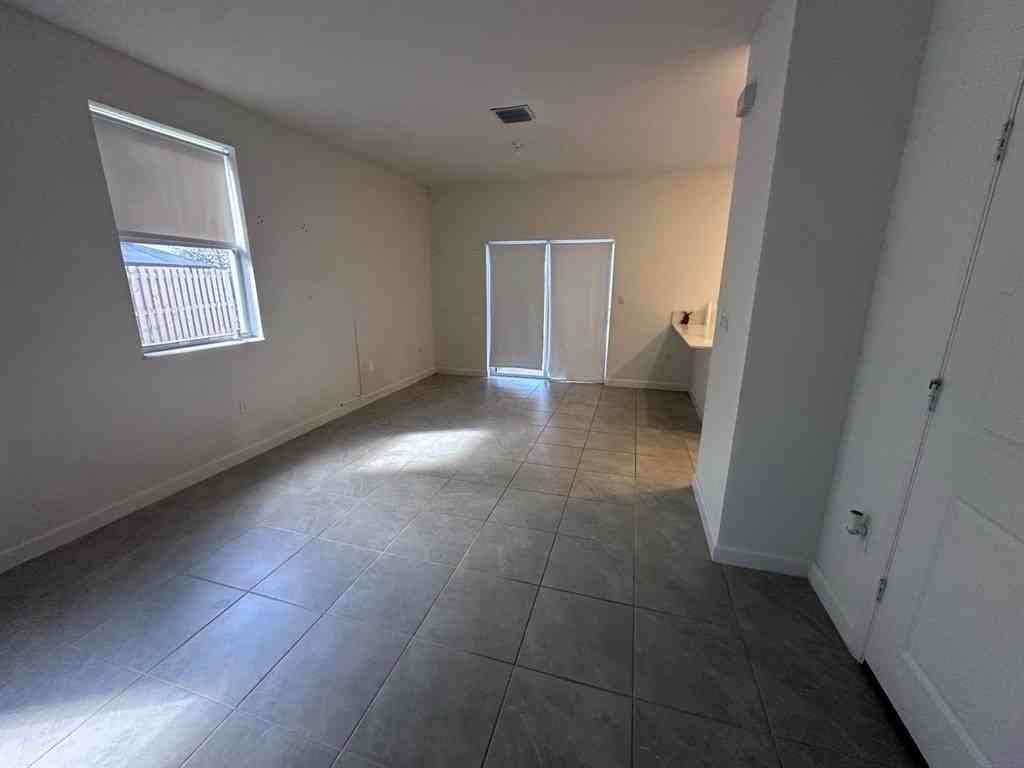 12530 Nw 22nd Pl - Photo 2 of 8