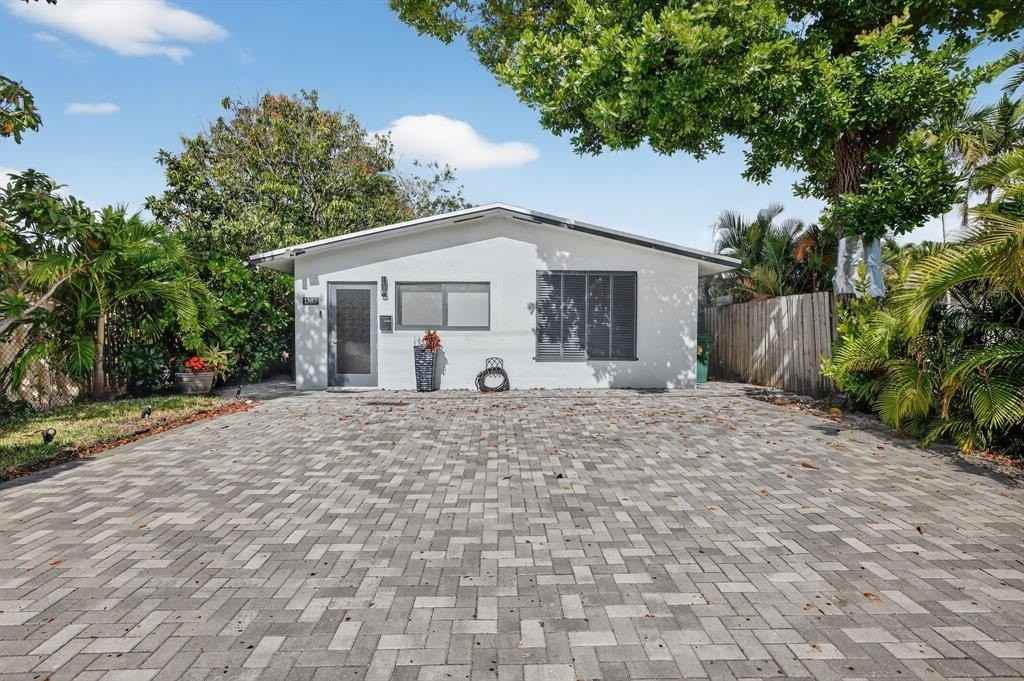 1383 Ne 38th St - Photo 2 of 44