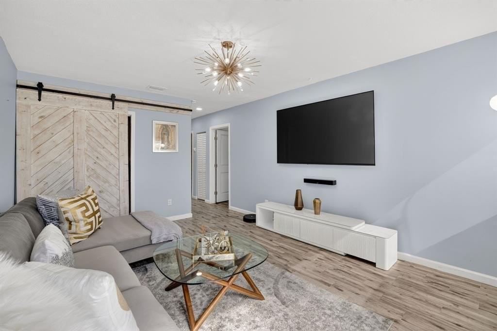 1383 Ne 38th St - Photo 5 of 44