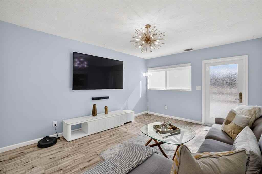 1383 Ne 38th St - Photo 7 of 44