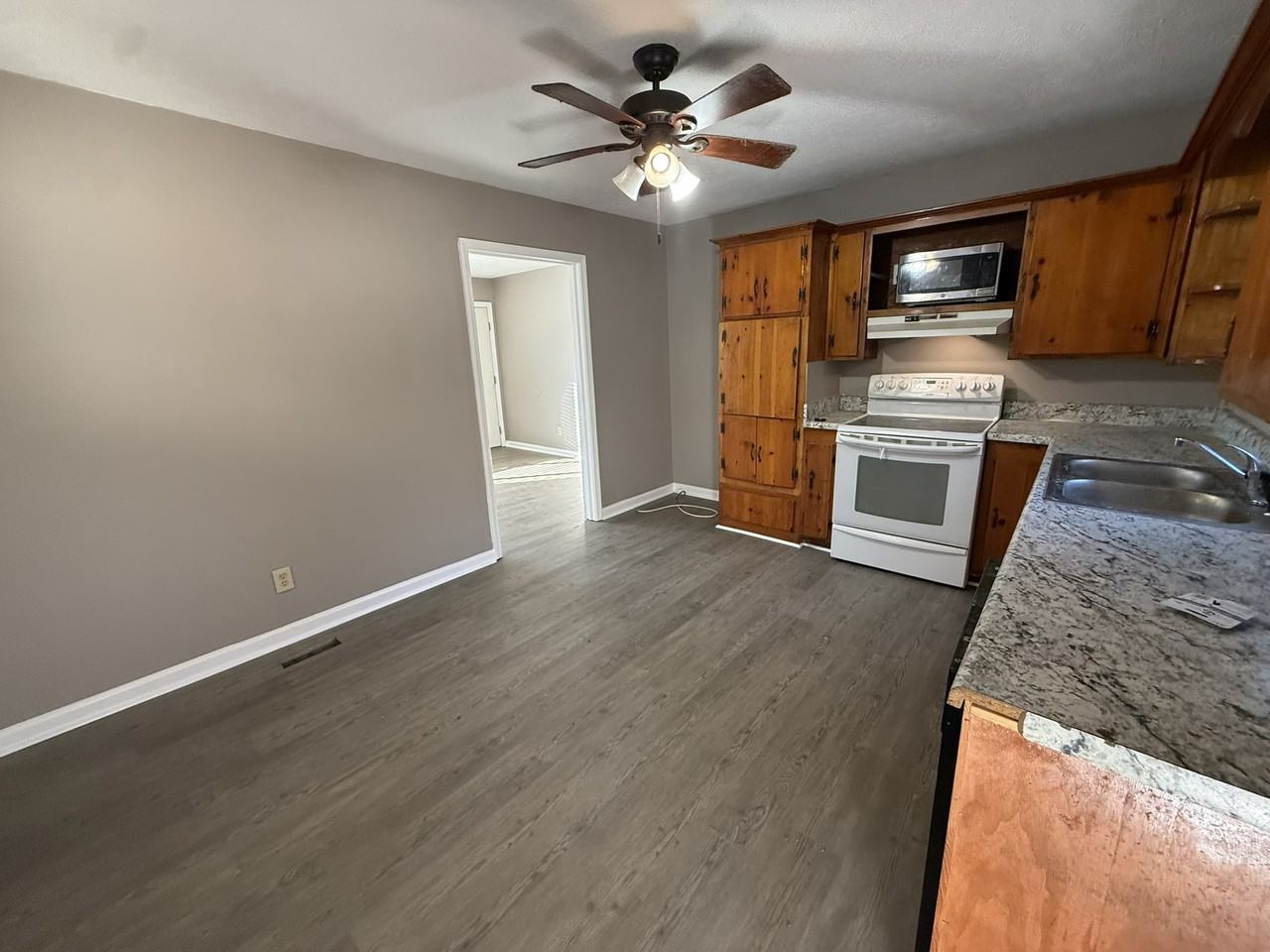 2223 Carbine St #AH - Photo 2 of 18