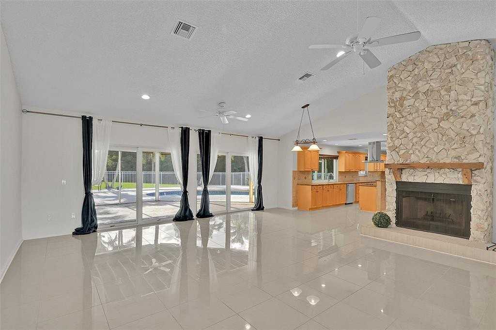 22299 Solitude Dr - Photo 7 of 32