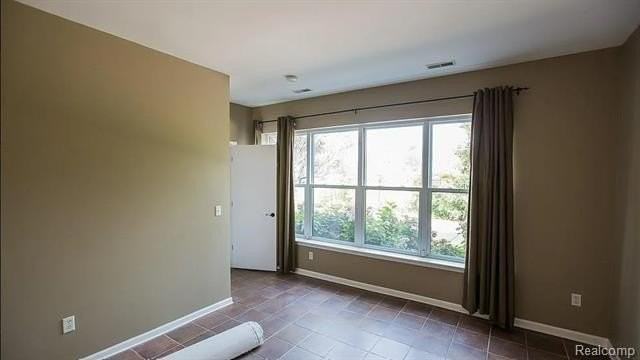 76 W Bethune St - Photo 5 of 18