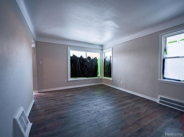 18831 Margareta St - Photo 3 of 10