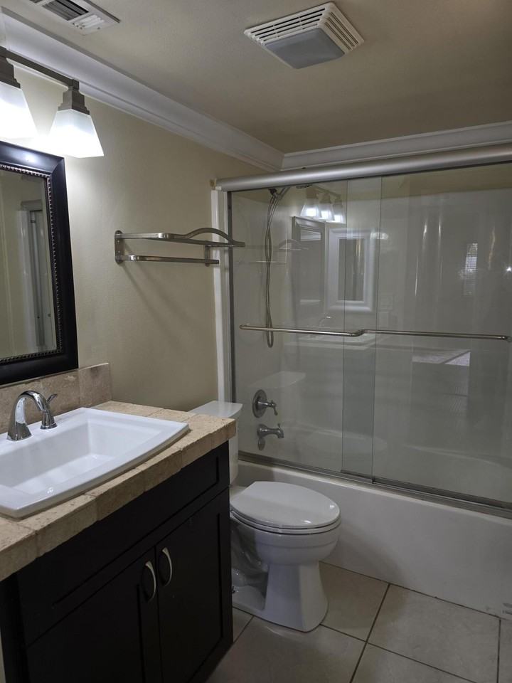 12661 Westhampton Cir #B202 - Photo 7 of 32