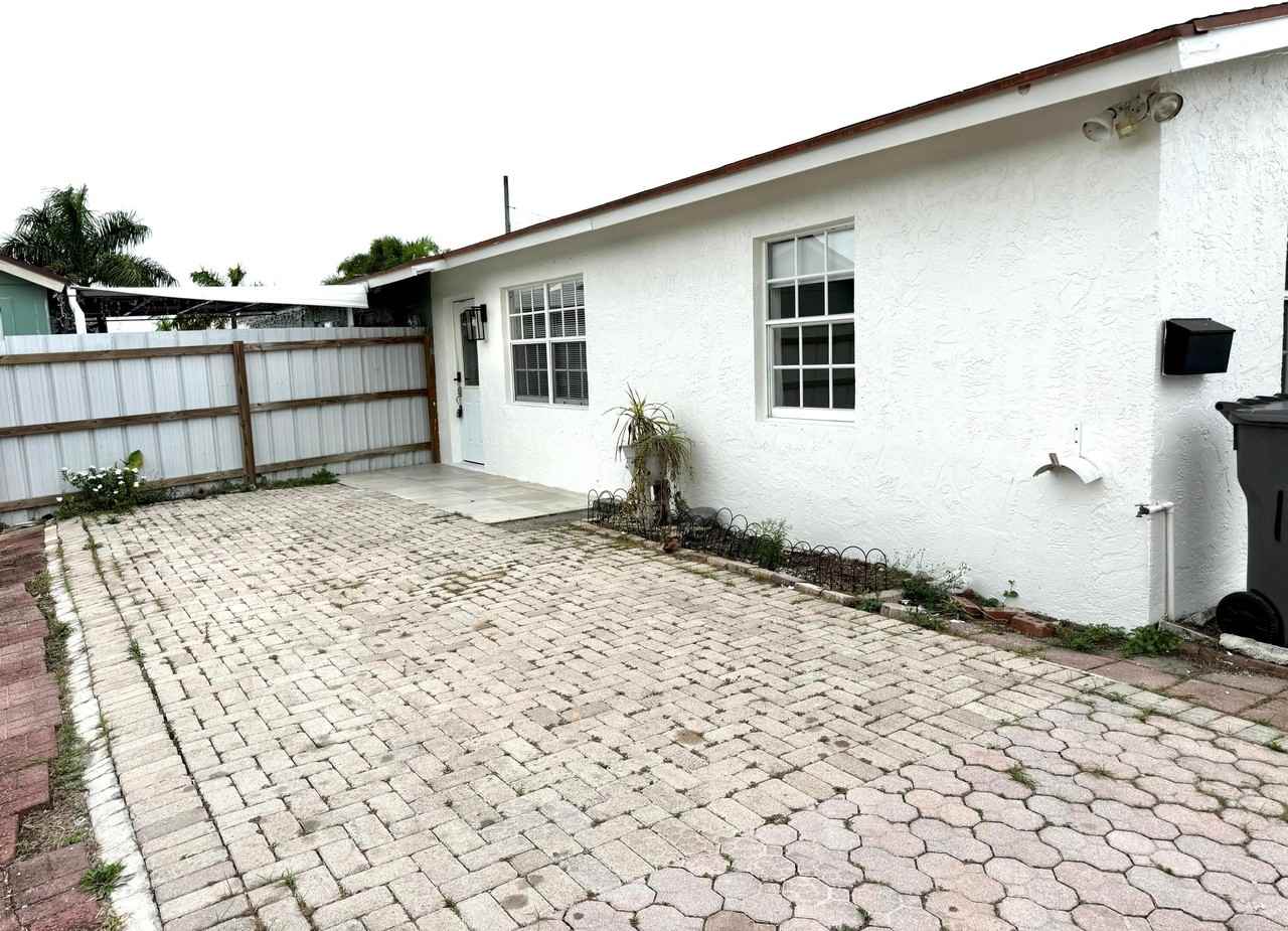 1501 Meridian Rd - Photo 3 of 12