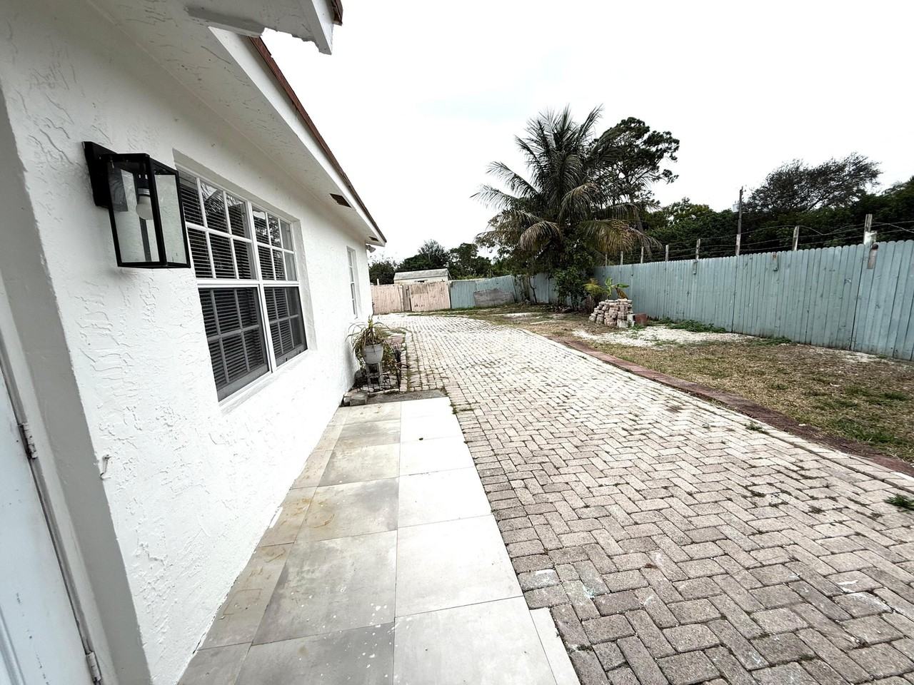 1501 Meridian Rd - Photo 5 of 12