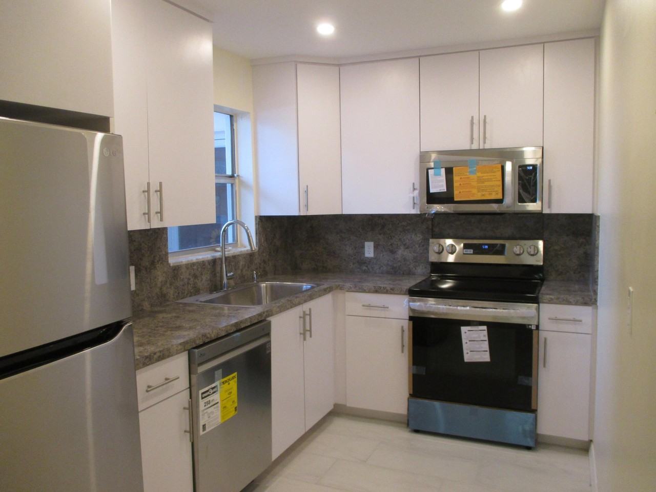 224 Lake Dora Dr - Photo 4 of 40