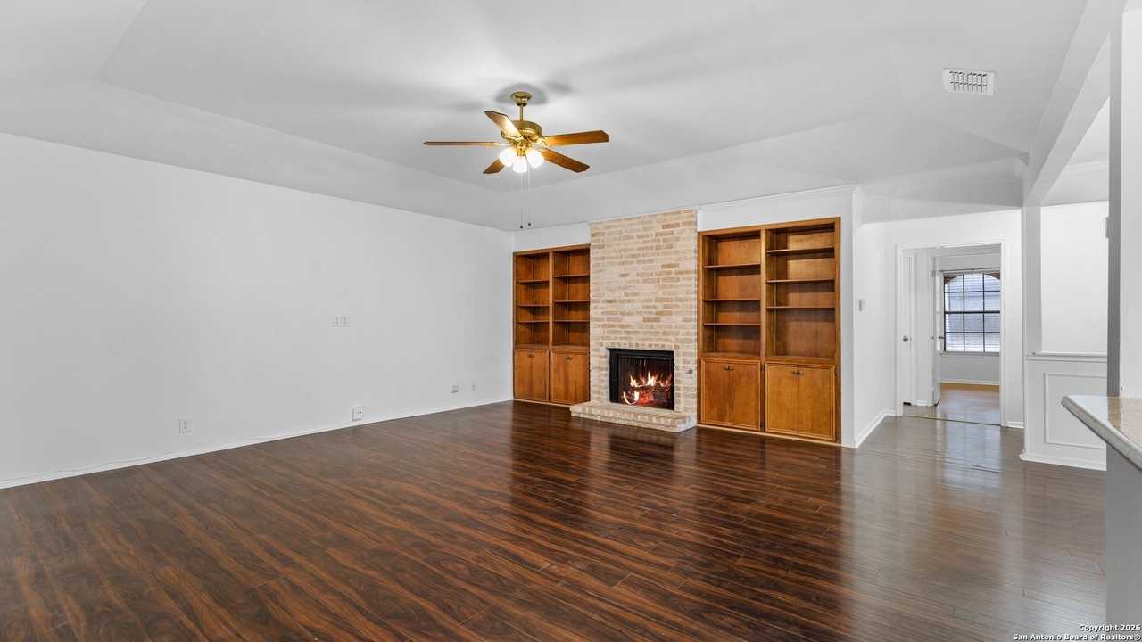 5854 Royal Rdg - Photo 3 of 16