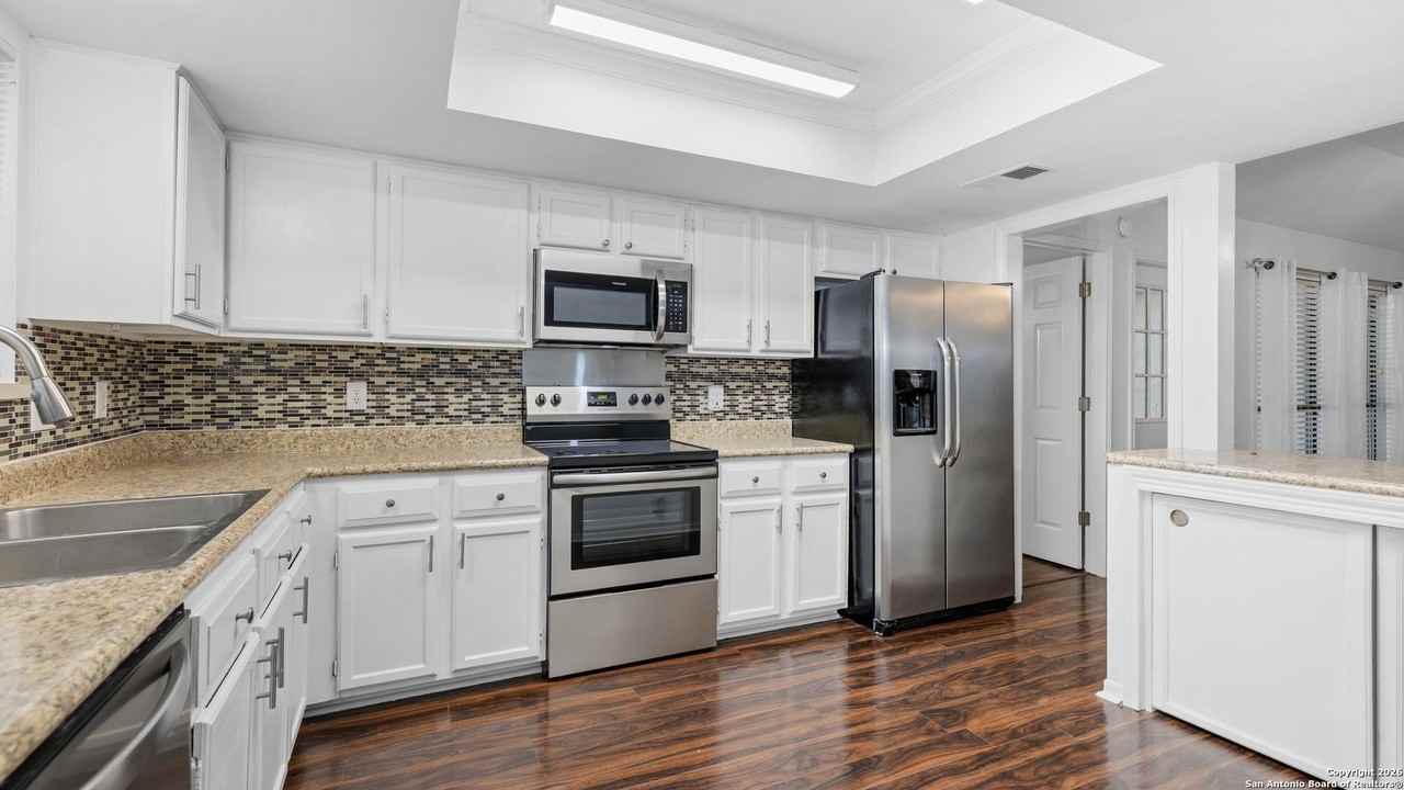 5854 Royal Rdg - Photo 5 of 16