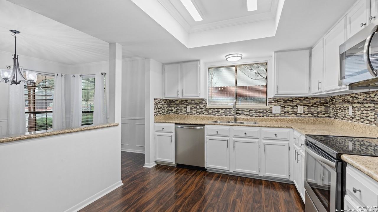 5854 Royal Rdg - Photo 7 of 16