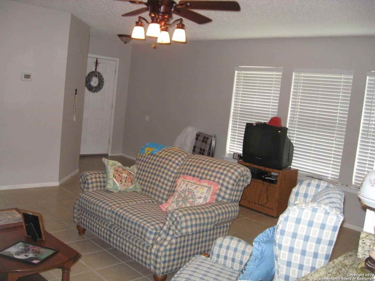 21615 Hyerwood - Photo 4 of 14