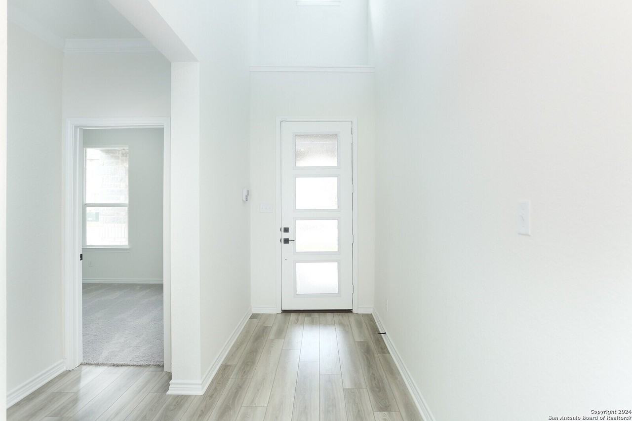 5230 Anzueto - Photo 4 of 31