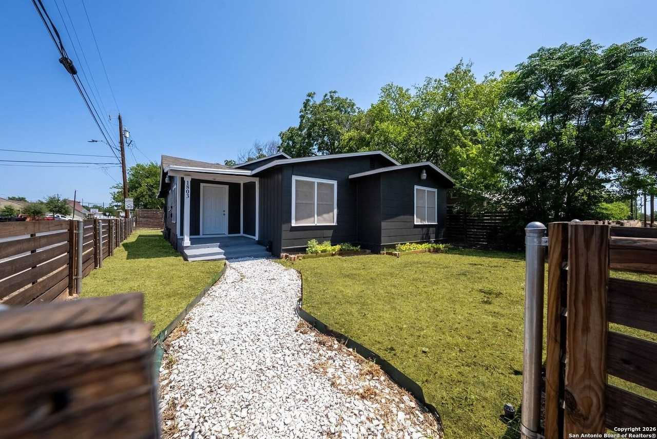 1803 Burnet St - Photo 2 of 34