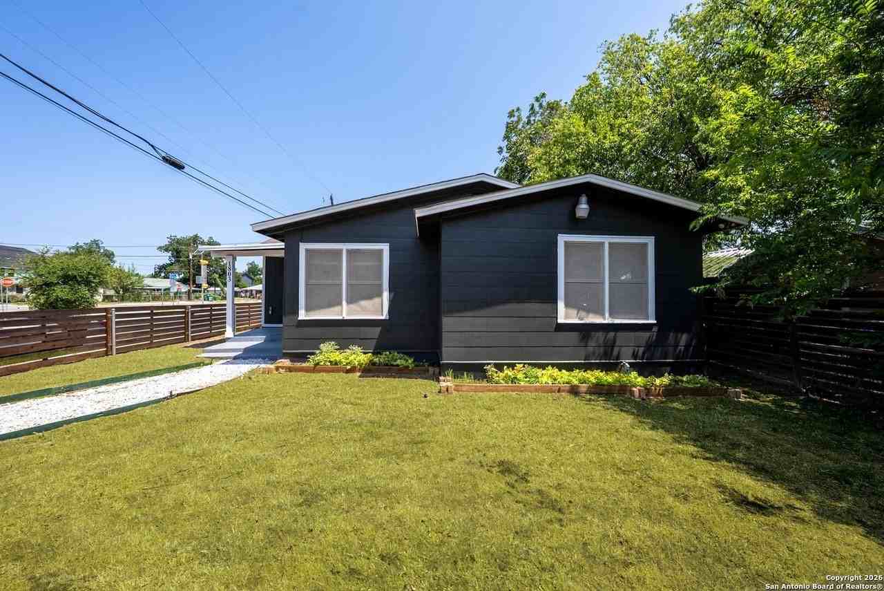 1803 Burnet St - Photo 3 of 34