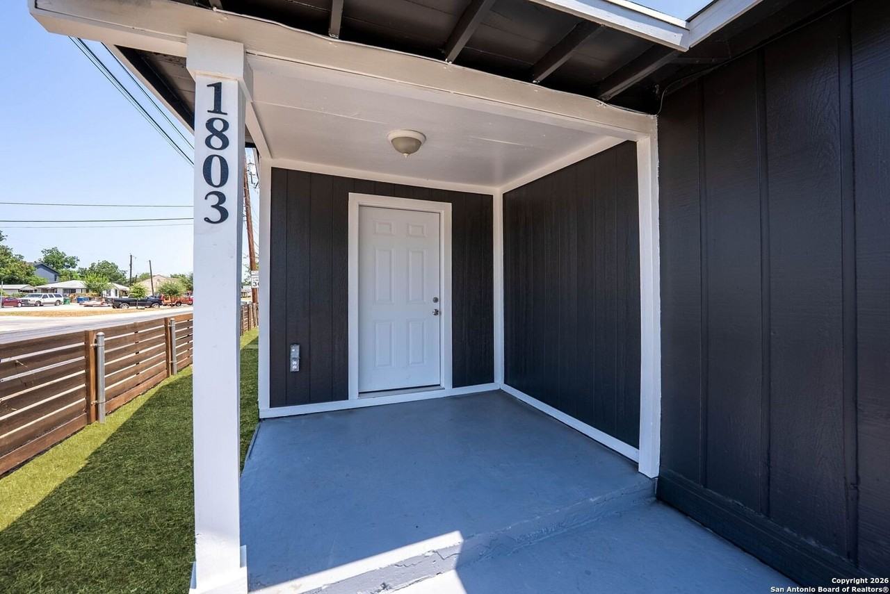 1803 Burnet St - Photo 5 of 34