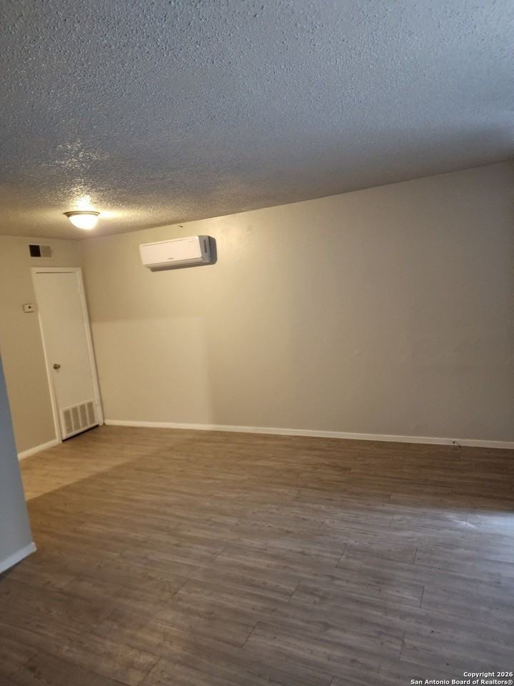 11127 Bel Air Dr Apt 1 #1 - Photo 2 of 6