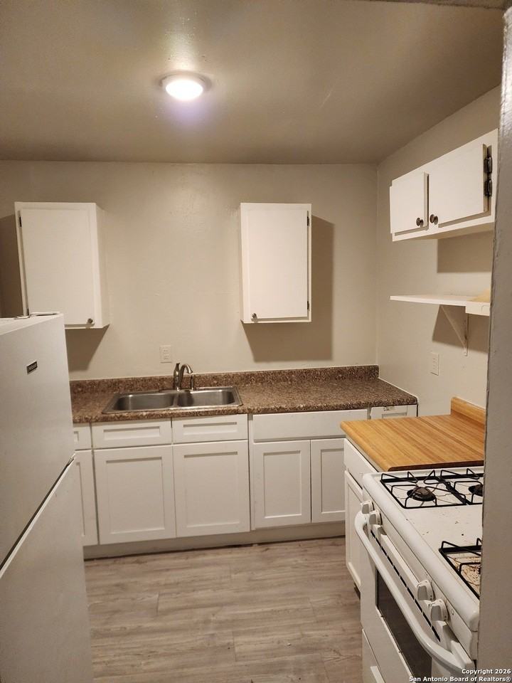 11127 Bel Air Dr Apt 1 #1 - Photo 4 of 6