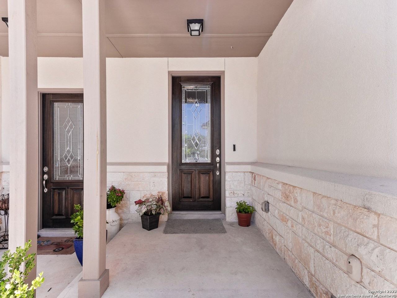 148 Magnolia Cir - Photo 2 of 14