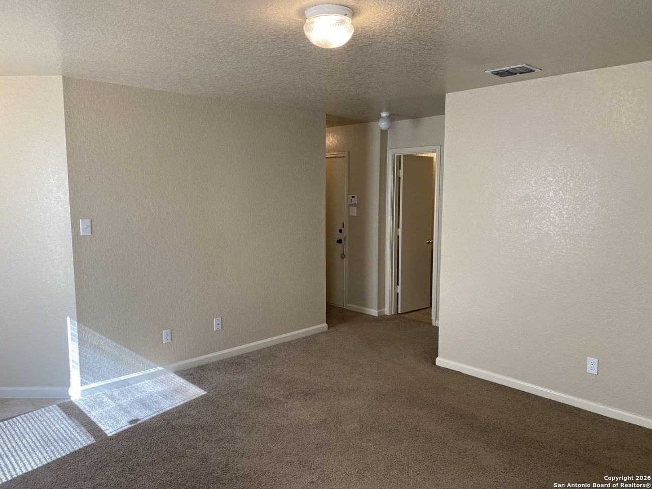 826 Absolon Farm - Photo 7 of 33