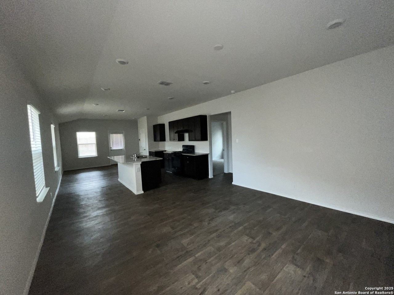 324 Middle Green Loop - Photo 3 of 30