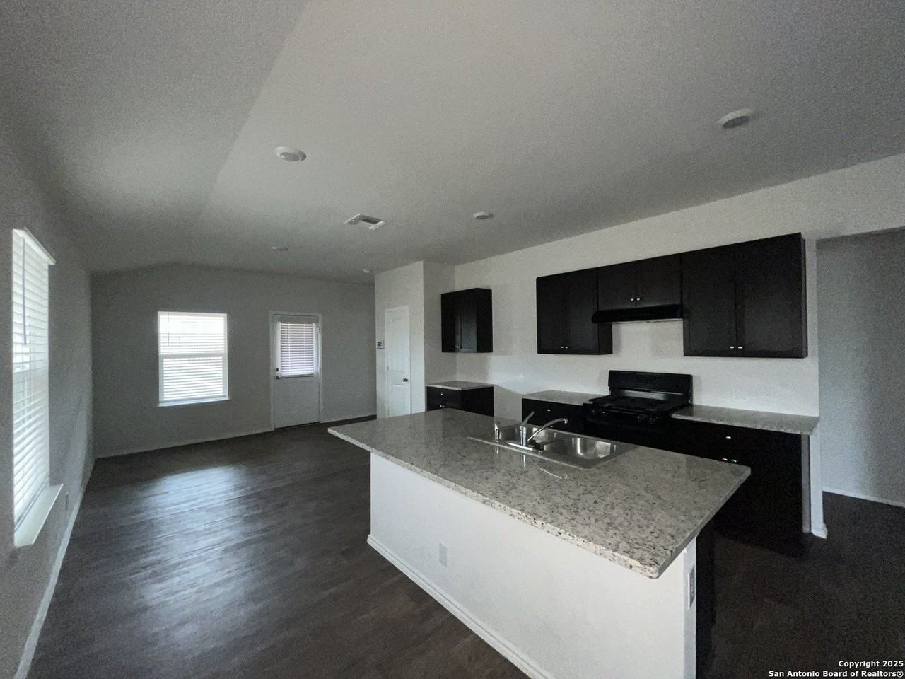 324 Middle Green Loop - Photo 6 of 30