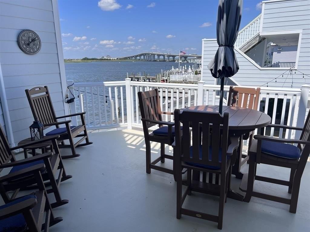 1128 Bay Ave - Photo 3 of 32