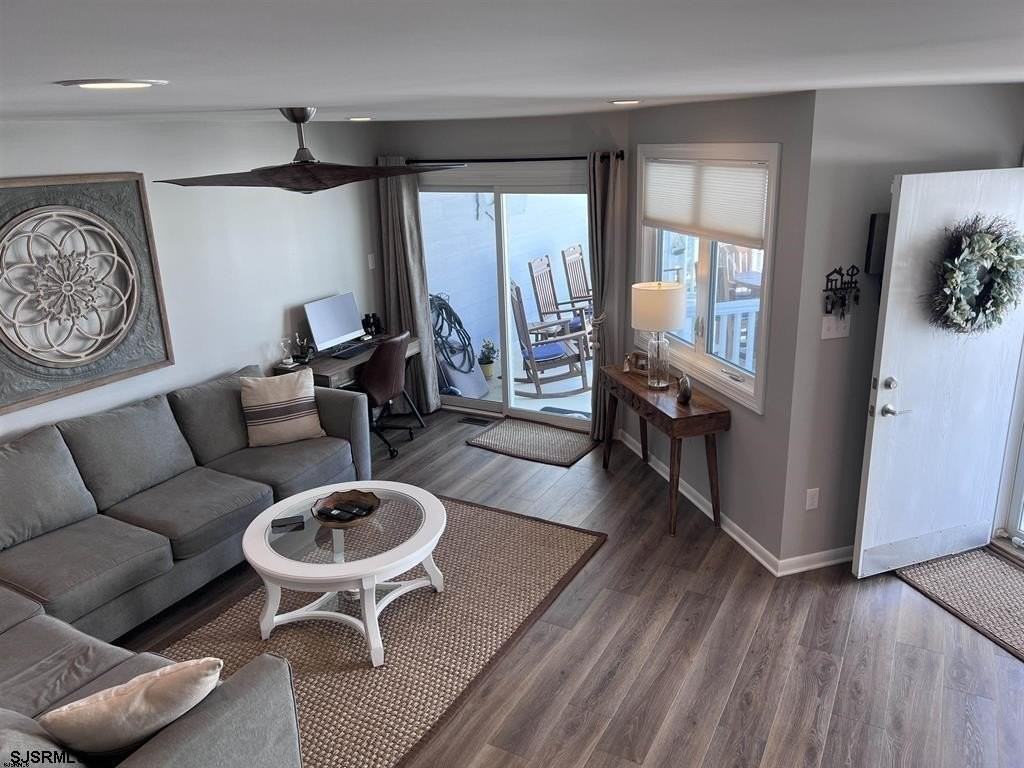 1128 Bay Ave - Photo 6 of 32