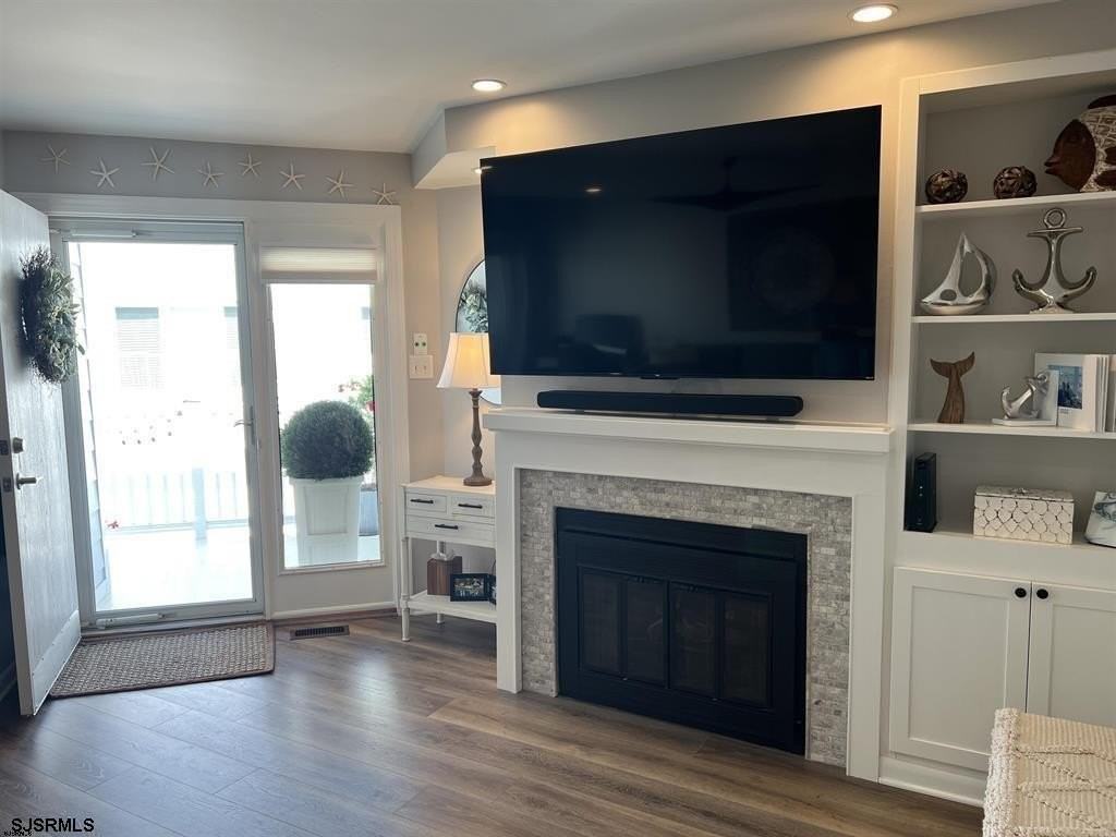 1128 Bay Ave - Photo 7 of 32