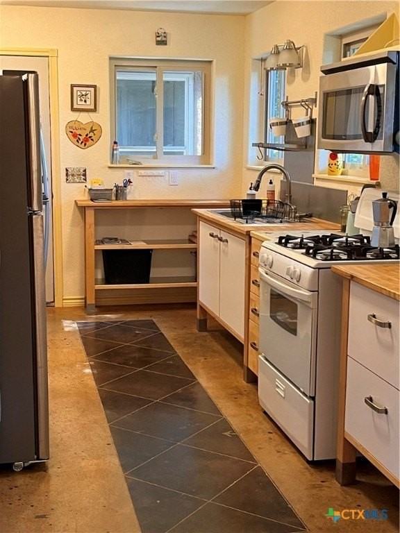 121 Butler Ln - Photo 3 of 27