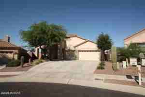 featured image of 918 E Gibbon River Way