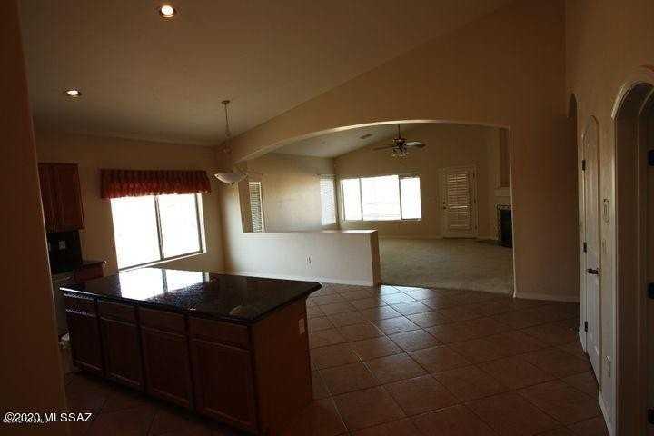 918 E Gibbon River Way - Photo 3 of 12