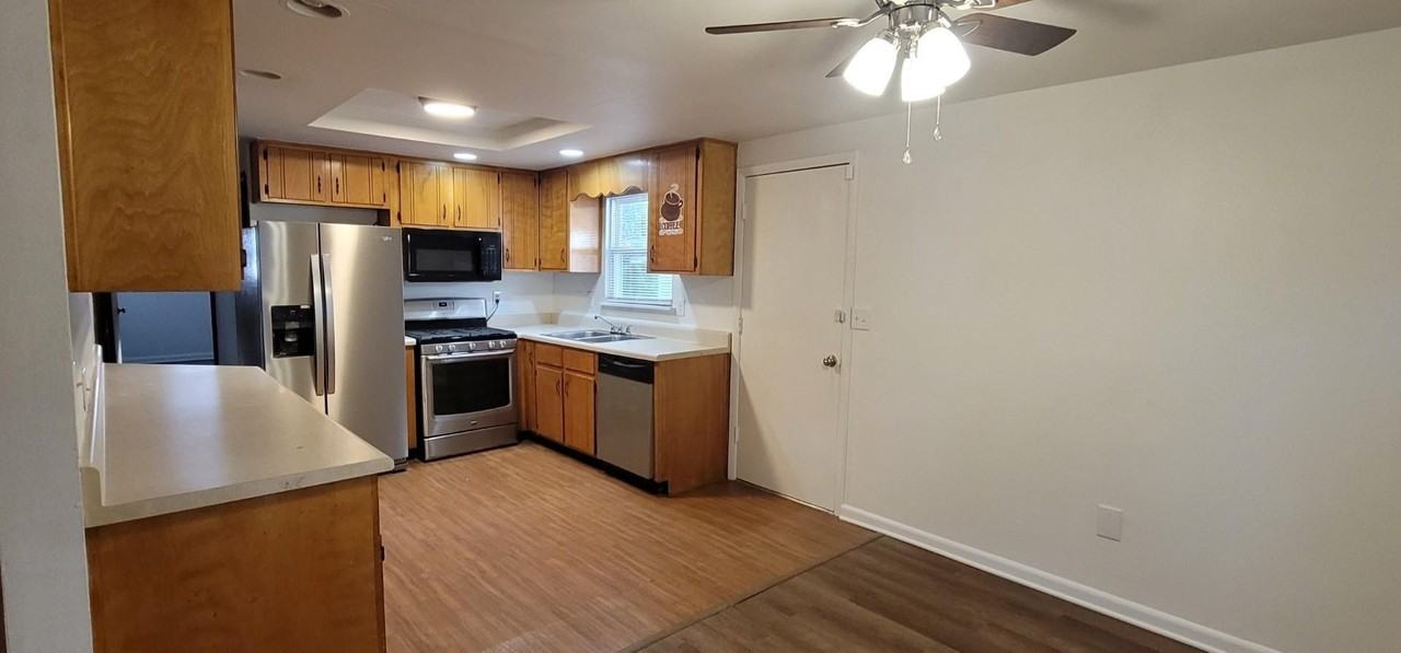 1210 Carson Dr - Photo 5 of 21