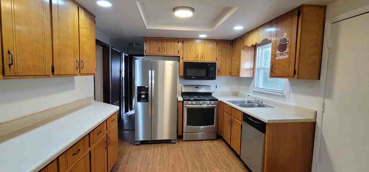 1210 Carson Dr - Photo 4 of 21