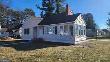 featured image of 706 E Division St